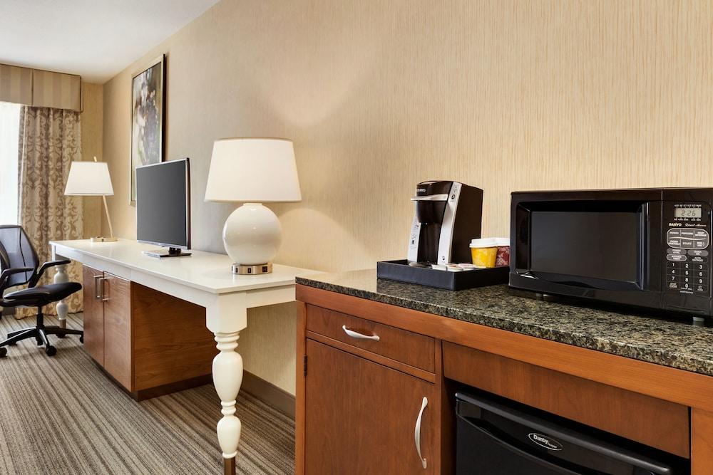 Hilton Garden Inn Roseville Exterior photo