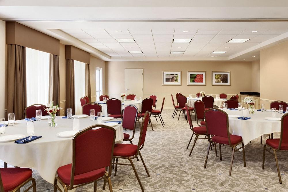 Hilton Garden Inn Roseville Exterior photo