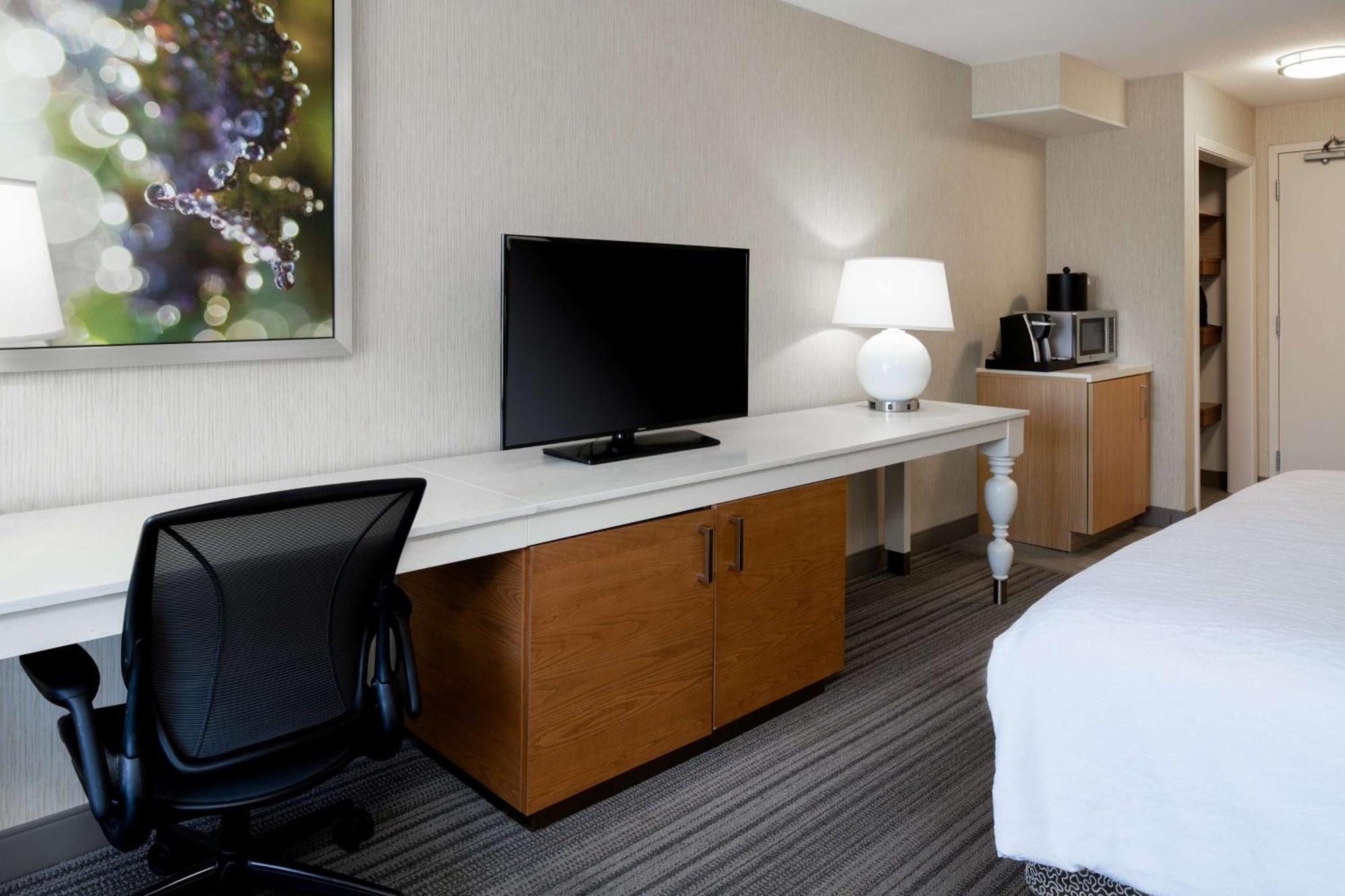Hilton Garden Inn Roseville Exterior photo