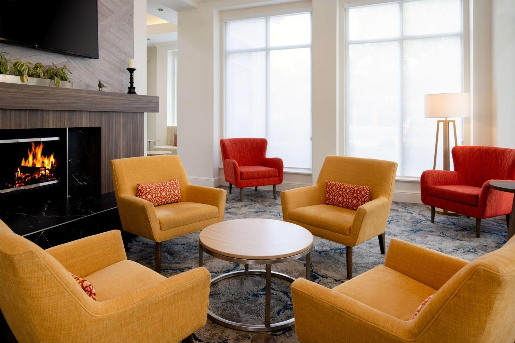 Hilton Garden Inn Roseville Exterior photo