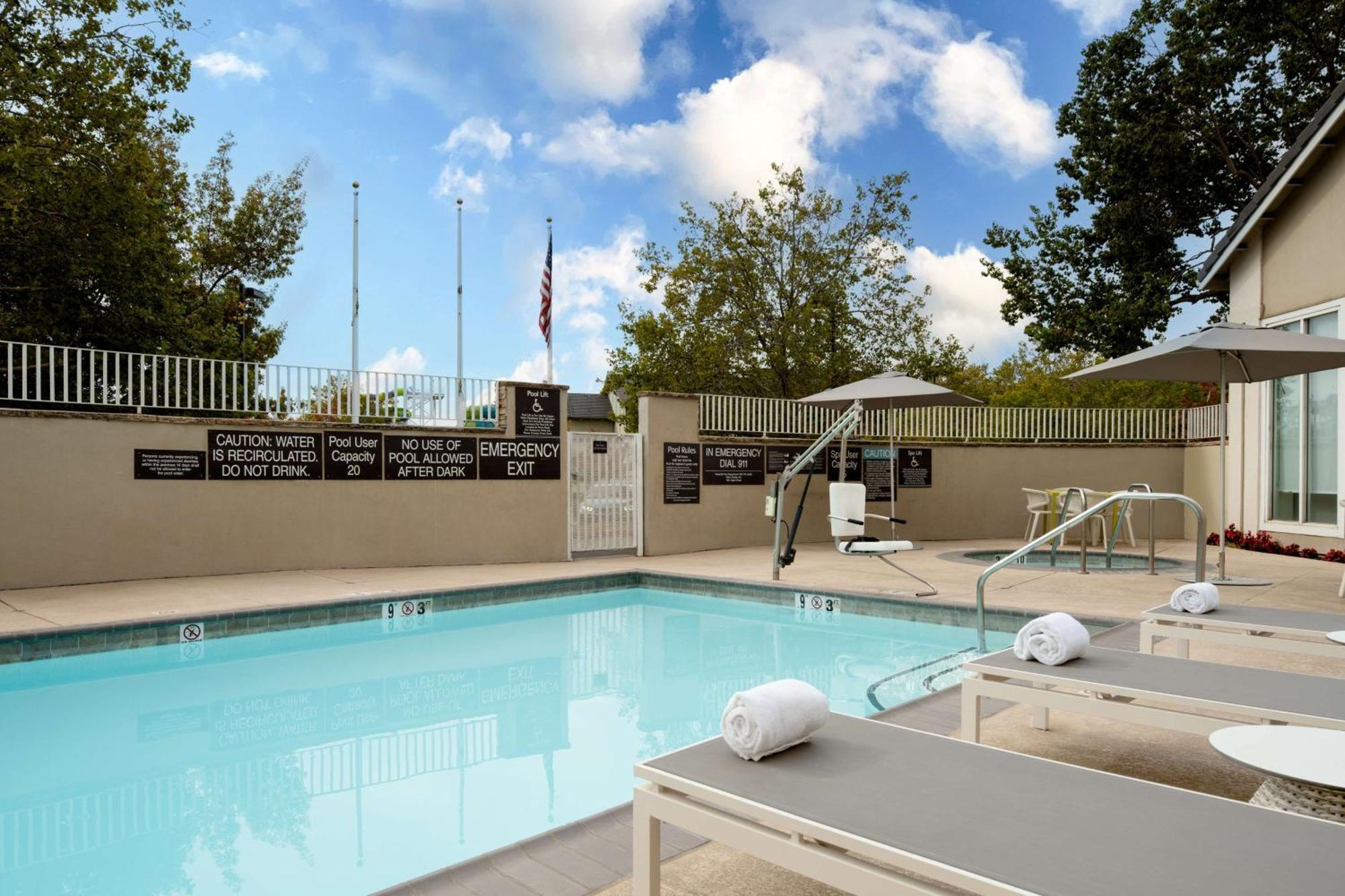 Hilton Garden Inn Roseville Exterior photo