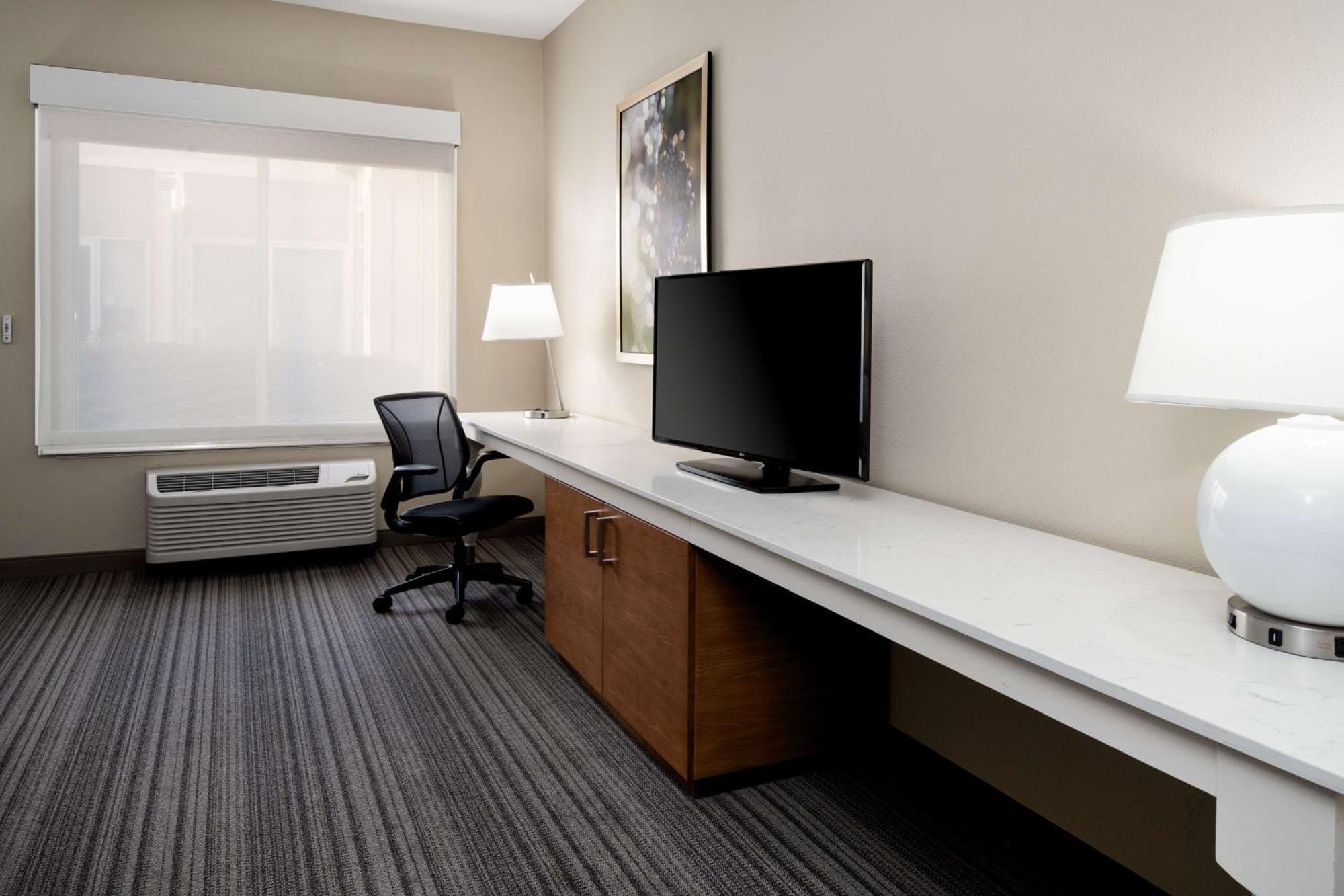 Hilton Garden Inn Roseville Exterior photo