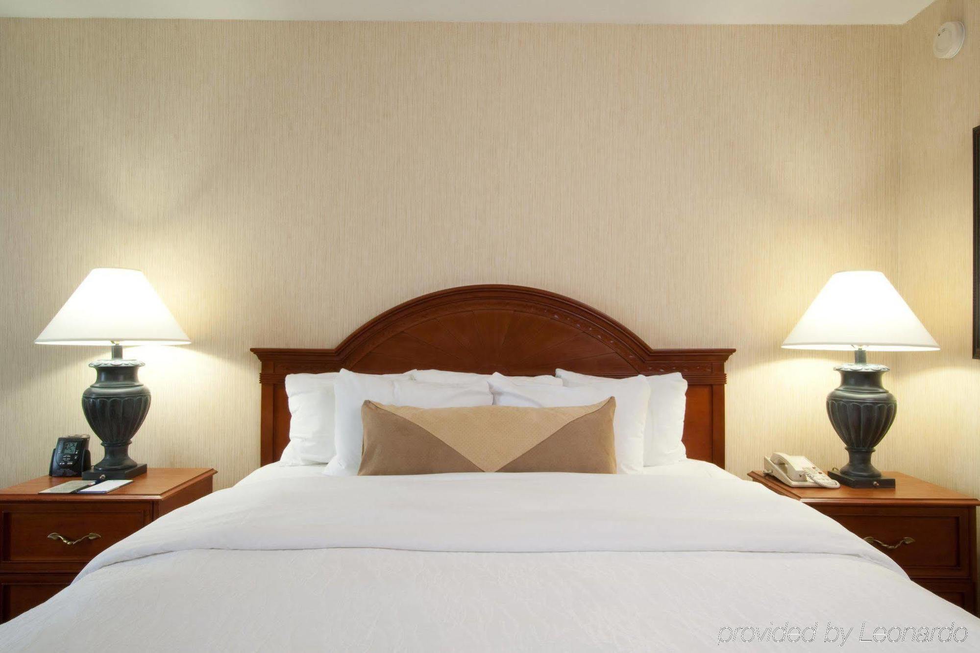 Hilton Garden Inn Roseville Room photo