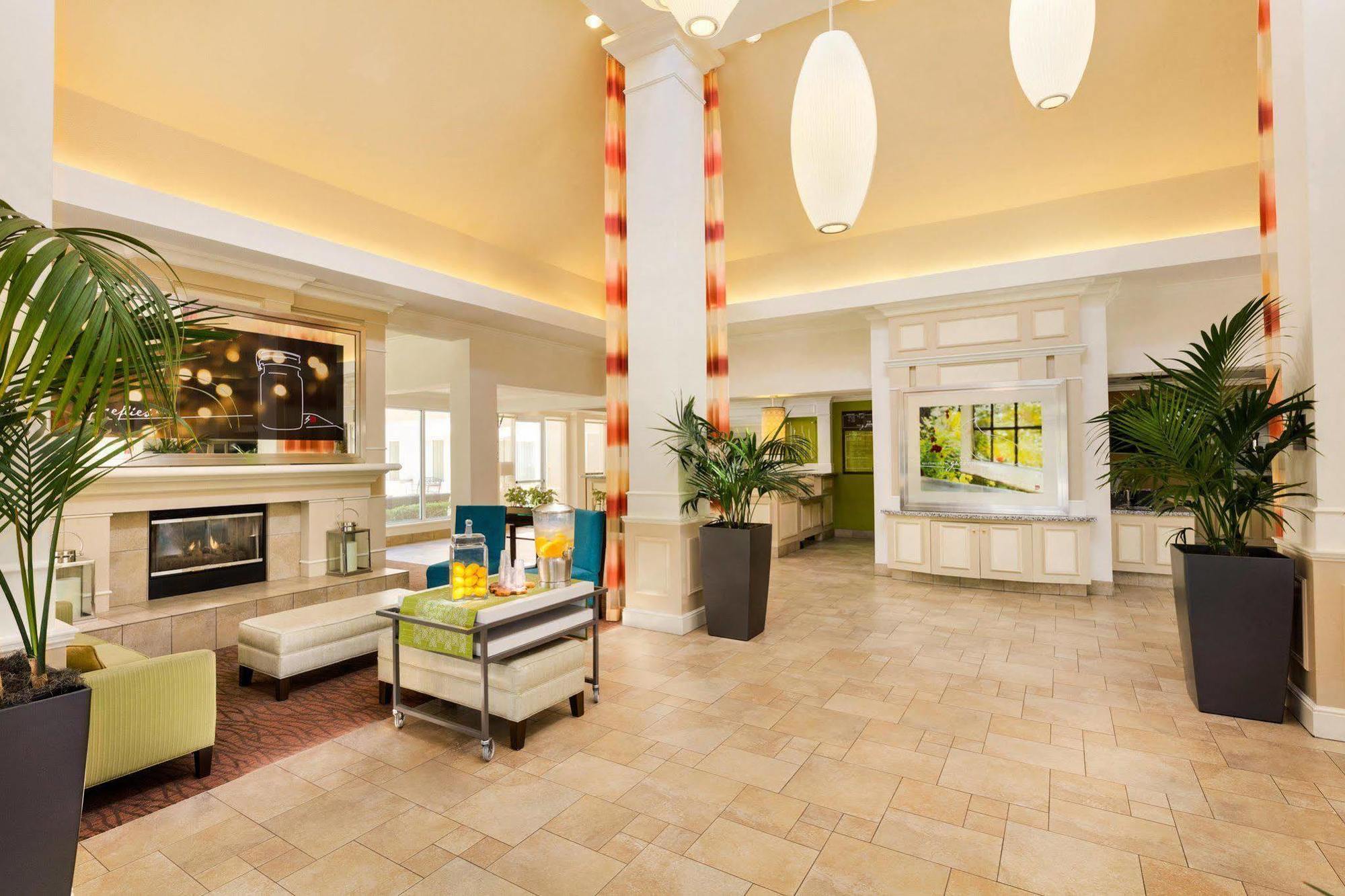 Hilton Garden Inn Roseville Exterior photo